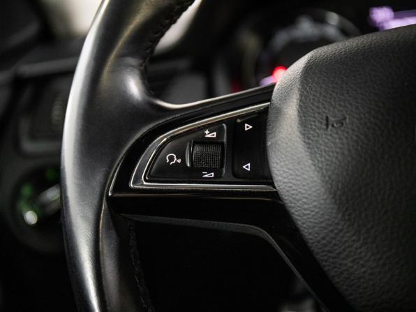 Skoda Rapid I Рестайлинг с пробегом 2018 года, цена 1 250 000 рублей, 105000 км, лифтбек, Автокод Объявления