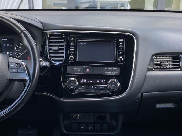 Mitsubishi Outlander III Рестайлинг 2 с пробегом 2017 года, цена 1 599 000 рублей, 235190 км, внедорожник, Автокод Объявления