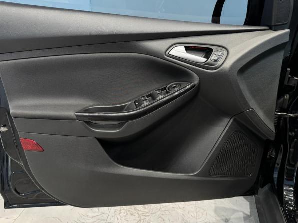 Ford Focus III Рестайлинг с пробегом 2016 года, цена 1 350 000 рублей, 137889 км, хэтчбек, Автокод Объявления
