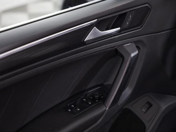 Volkswagen Tiguan II с пробегом 2019 года, цена 2 159 000 рублей, 184352 км, внедорожник, Автокод Объявления