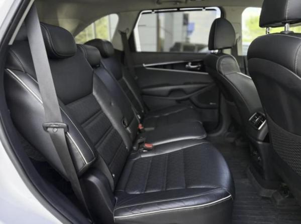 Kia Sorento II Рестайлинг с пробегом 2018 года, цена 2 455 000 рублей, 215000 км, внедорожник, Автокод Объявления