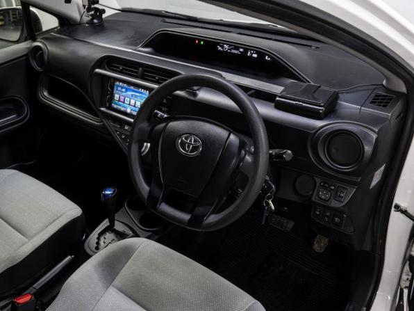 Toyota Aqua I Рестайлинг 2 с пробегом 2017 года, цена 925 000 рублей, 200803 км, хэтчбек, Автокод Объявления