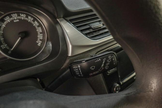 Skoda Rapid I Рестайлинг с пробегом 2019 года, цена 989 000 рублей, 216000 км, лифтбек, Автокод Объявления