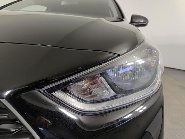 Hyundai Solaris II с пробегом 2017 года, цена 1 375 000 рублей, 103000 км, седан, Автокод Объявления