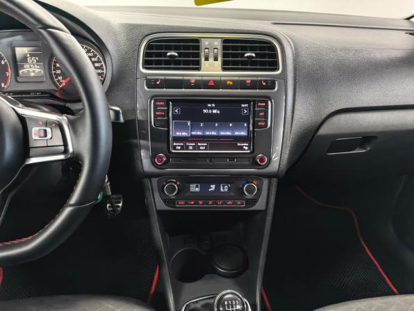 Volkswagen Polo V Рестайлинг с пробегом 2018 года, цена 850 000 рублей, 128000 км, седан, Автокод Объявления