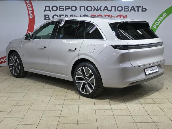 Li Auto (Lixiang) L6 I с пробегом 2024 года, цена 6 100 000 рублей, 19000 км, внедорожник, Автокод Объявления