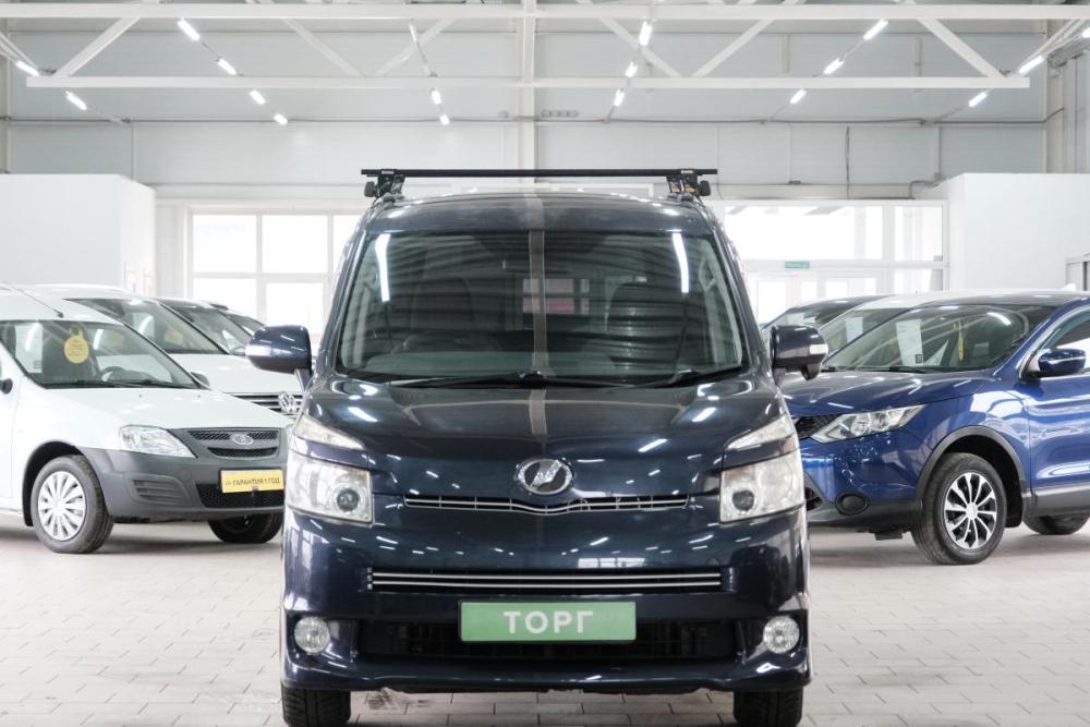 Toyota Voxy II (R70) Омск  - изображение 2
