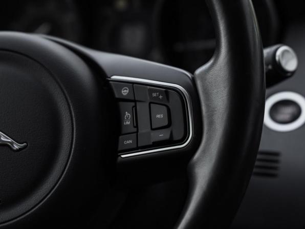 Jaguar E-Pace I с пробегом 2018 года, цена 2 599 000 рублей, 95000 км, внедорожник, Автокод Объявления