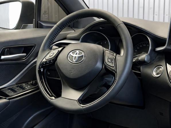 Toyota C-HR I Рестайлинг с пробегом 2020 года, цена 2 297 000 рублей, 97422 км, внедорожник, Автокод Объявления
