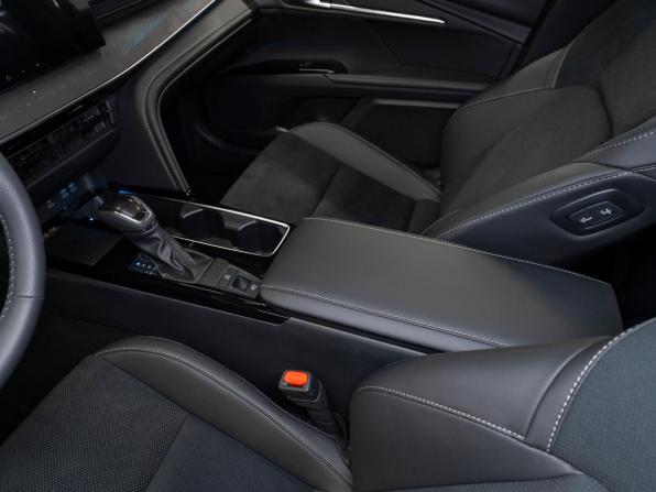 Toyota Camry IX (XV80) China Market с пробегом 2026 года, цена 4 250 000 рублей, 50 км, седан, Автокод Объявления