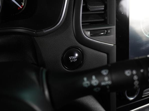 Renault Megane IV с пробегом 2017 года, цена 1 379 000 рублей, 186363 км, универсал, Автокод Объявления