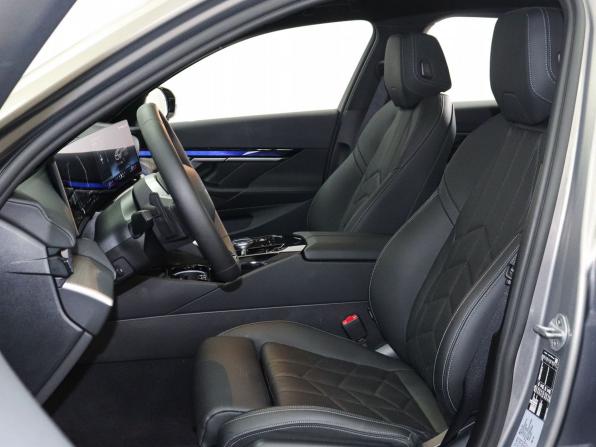 BMW 5 серии VIII (G60/G61/G68) с пробегом 2025 года, цена 7 124 000 рублей, 15720 км, седан, Автокод Объявления