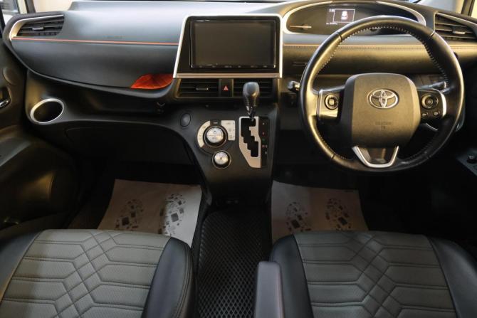 Toyota Sienta II Рестайлинг с пробегом 2020 года, цена 1 629 000 рублей, 61245 км, компактвэн, Автокод Объявления
