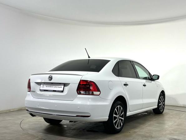 Volkswagen Polo V Рестайлинг с пробегом 2016 года, цена 1 079 000 рублей, 101414 км, седан, Автокод Объявления