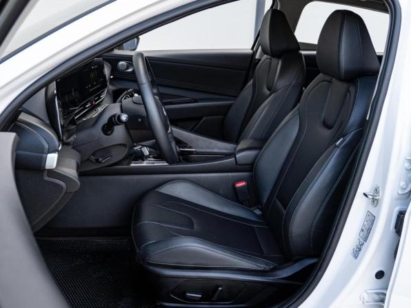 Hyundai Elantra VII (CN7) Рестайлинг с пробегом 2023 года, цена 2 089 000 рублей, 48671 км, седан, Автокод Объявления