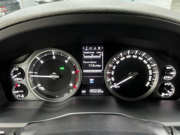 Toyota Land Cruiser 200 Series Рестайлинг 2 с пробегом 2018 года, цена 5 690 000 рублей, 190000 км, внедорожник, Автокод Объявления