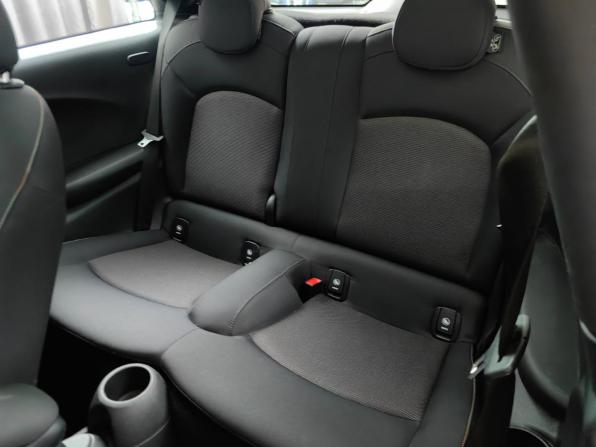Mini Hatch III (F55/F56) Рестайлинг с пробегом 2019 года, цена 1 639 000 рублей, 143151 км, хэтчбек, Автокод Объявления