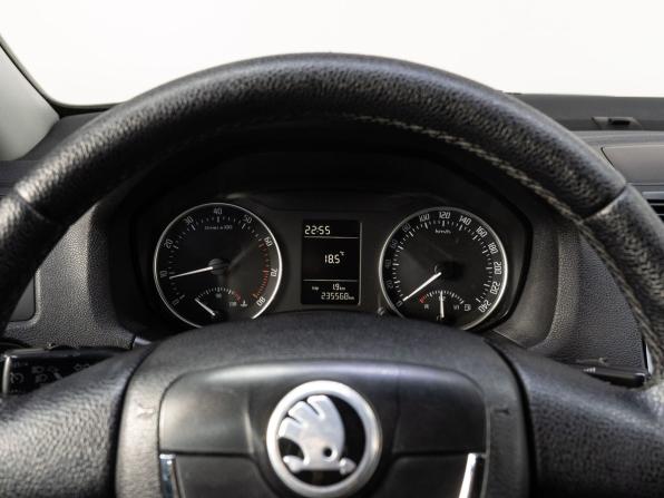 Skoda Octavia II (A5) Рестайлинг с пробегом 2011 года, цена 750 000 рублей, 235568 км, лифтбек, Автокод Объявления