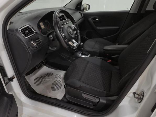 Volkswagen Polo V Рестайлинг с пробегом 2018 года, цена 1 030 000 рублей, 214004 км, седан, Автокод Объявления