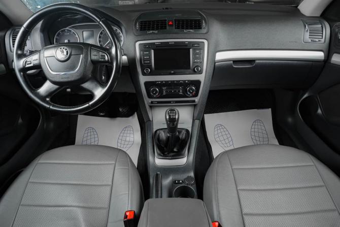 Skoda Octavia II (A5) Рестайлинг с пробегом 2011 года, цена 729 000 рублей, 303000 км, лифтбек, Автокод Объявления
