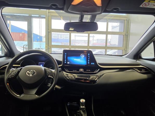 Toyota C-HR I Рестайлинг с пробегом 2019 года, цена 2 499 000 рублей, 69071 км, внедорожник, Автокод Объявления