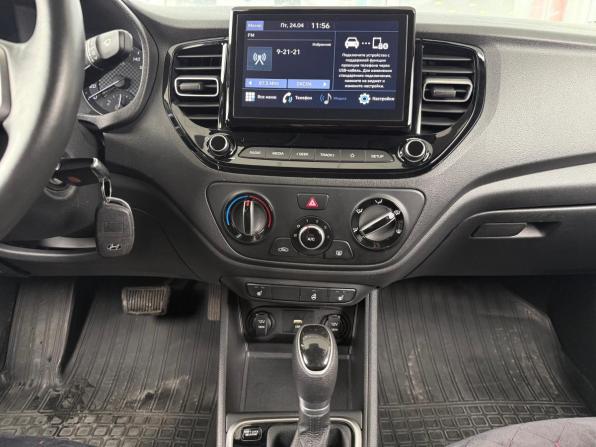 Hyundai Solaris II Рестайлинг с пробегом 2021 года, цена 1 819 000 рублей, 25353 км, седан, Автокод Объявления