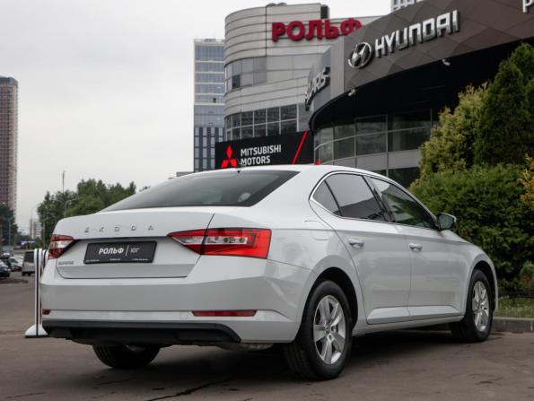 Skoda Superb III Рестайлинг с пробегом 2021 года, цена 2 858 100 рублей, 58742 км, лифтбек, Автокод Объявления