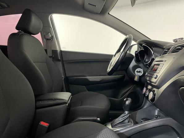 Kia Rio III Рестайлинг с пробегом 2017 года, цена 1 219 900 рублей, 95830 км, седан, Автокод Объявления