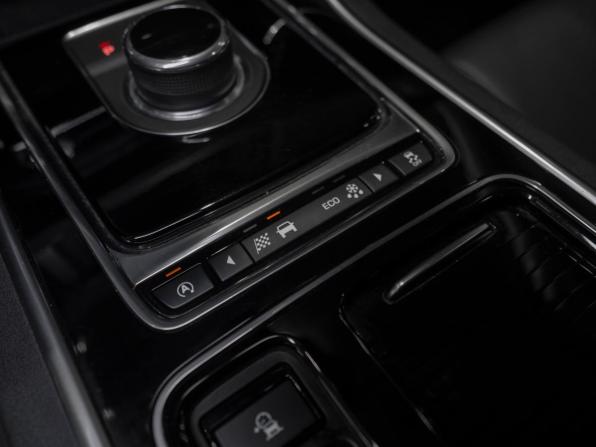 Jaguar XF II с пробегом 2016 года, цена 2 095 000 рублей, 107441 км, седан, Автокод Объявления