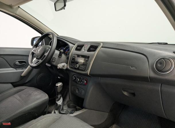 Renault Logan II Рестайлинг с пробегом 2022 года, цена 900 000 рублей, 148756 км, седан, Автокод Объявления