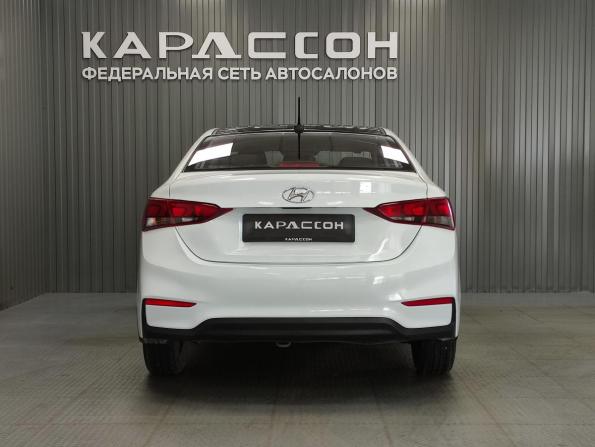 Hyundai Solaris II с пробегом 2017 года, цена 997 000 рублей, 90729 км, седан, Автокод Объявления