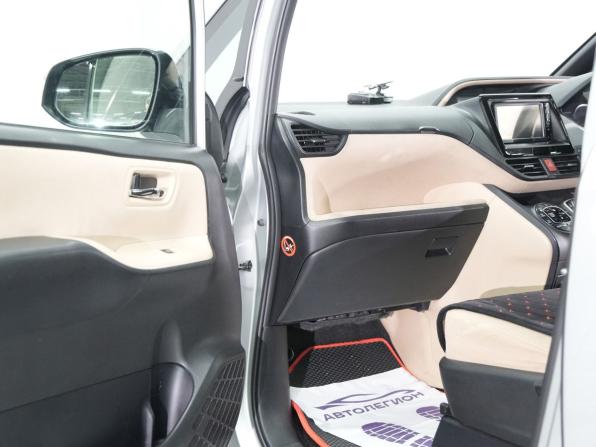 Toyota Noah III (R80) с пробегом 2014 года, цена 1 490 000 рублей, 246179 км, минивэн, Автокод Объявления