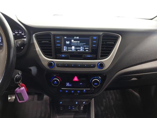 Hyundai Solaris II с пробегом 2018 года, цена 1 070 000 рублей, 124400 км, седан, Автокод Объявления