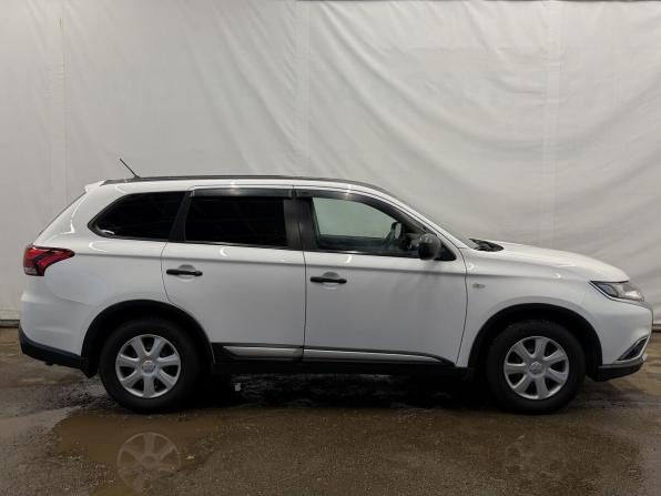 Mitsubishi Outlander III Рестайлинг 2 с пробегом 2016 года, цена 1 415 000 рублей, 176000 км, внедорожник, Автокод Объявления