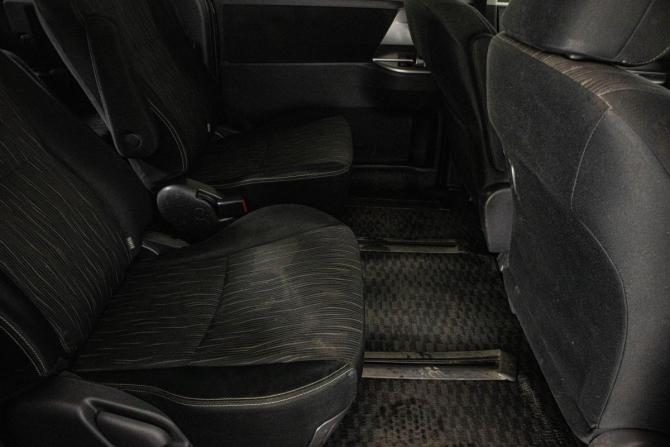 Toyota Voxy II (R70) Рестайлинг с пробегом 2012 года, цена 1 329 000 рублей, 325993 км, минивэн, Автокод Объявления