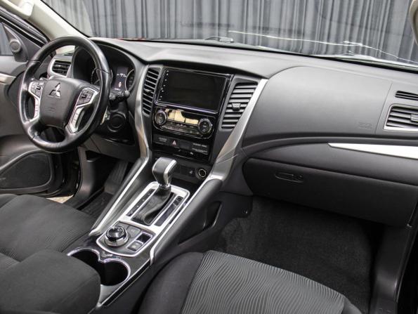 Mitsubishi Pajero Sport III с пробегом 2018 года, цена 3 098 000 рублей, 101005 км, внедорожник, Автокод Объявления