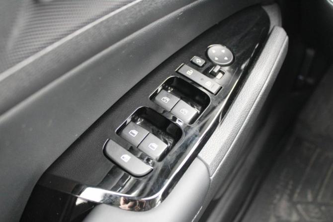 Kia Sportage V с пробегом 2022 года, цена 3 535 000 рублей, 63000 км, внедорожник, Автокод Объявления