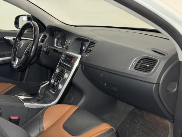 Volvo V60 Cross Country I с пробегом 2018 года, цена 2 299 000 рублей, 80563 км, универсал, Автокод Объявления