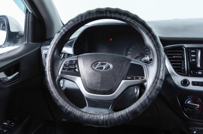 Hyundai Solaris II с пробегом 2018 года, цена 799 000 рублей, 380000 км, седан, Автокод Объявления