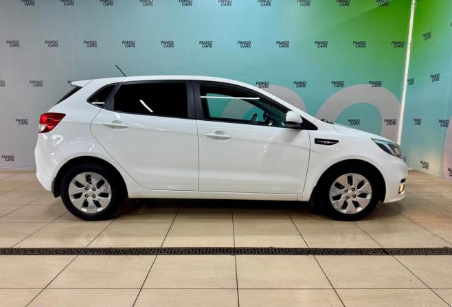 Kia Rio III Рестайлинг с пробегом 2016 года, цена 1 059 000 рублей, 142360 км, хэтчбек, Автокод Объявления