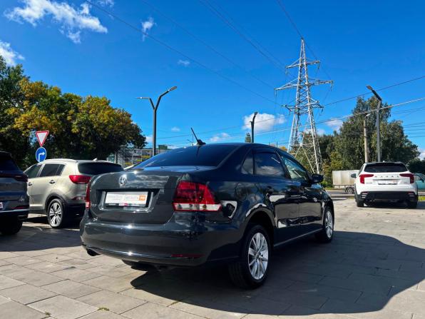 Volkswagen Polo V Рестайлинг с пробегом 2017 года, цена 999 000 рублей, 284732 км, седан, Автокод Объявления
