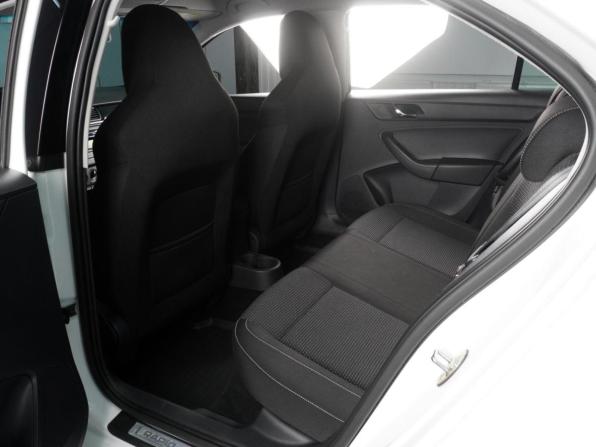 Skoda Rapid I с пробегом 2015 года, цена 1 319 000 рублей, 77670 км, лифтбек, Автокод Объявления
