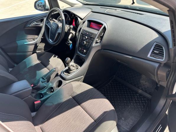 Opel Astra J Рестайлинг с пробегом 2014 года, цена 639 000 рублей, 157000 км, седан, Автокод Объявления