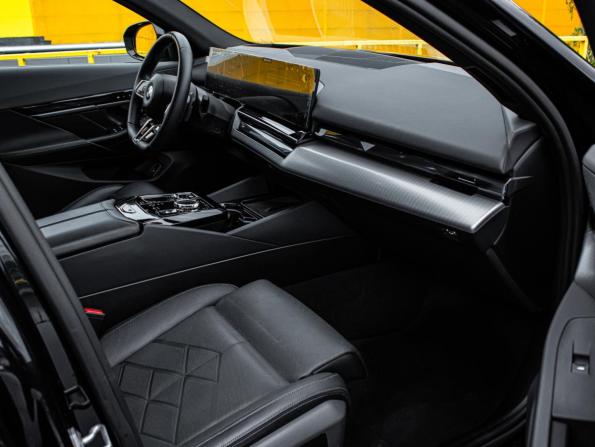 BMW 5 серии VIII (G60/G61/G68) с пробегом 2023 года, цена 7 300 000 рублей, 8902 км, седан, Автокод Объявления