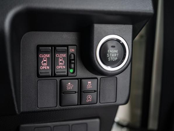 Toyota Roomy I с пробегом 2018 года, цена 1 000 000 рублей, 106000 км, микровэн, Автокод Объявления
