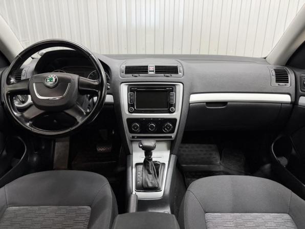Skoda Octavia II (A5) Рестайлинг с пробегом 2011 года, цена 1 040 000 рублей, 173530 км, лифтбек, Автокод Объявления