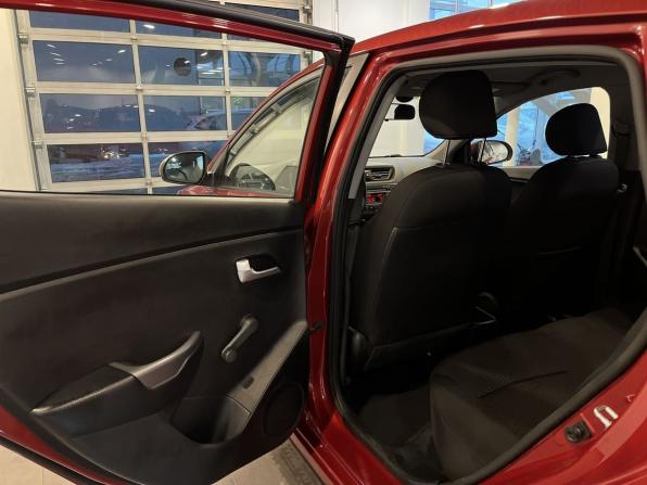 Kia Rio III Рестайлинг с пробегом 2017 года, цена 1 378 000 рублей, 41390 км, хэтчбек, Автокод Объявления