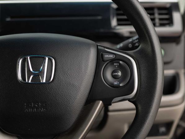 Honda Stepwgn V с пробегом 2016 года, цена 1 680 000 рублей, 188888 км, минивэн, Автокод Объявления