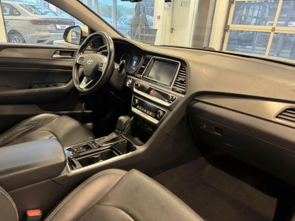 Hyundai Sonata VII (LF) Рестайлинг с пробегом 2018 года, цена 1 660 000 рублей, 168104 км, седан, Автокод Объявления