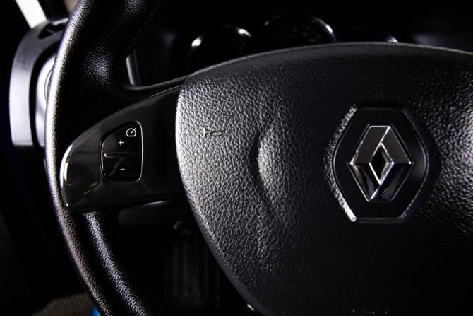 Renault Logan II с пробегом 2018 года, цена 849 000 рублей, 140081 км, седан, Автокод Объявления